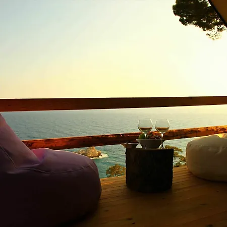 Cosmos Lounge *